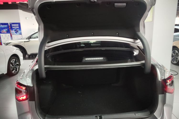 Used Toyota bZ3 2024 517 km Elite PRO Trunk