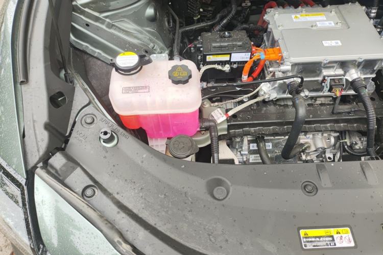 Used Toyota bZ3 2024 517 km Elite PRO Engine Bay Right