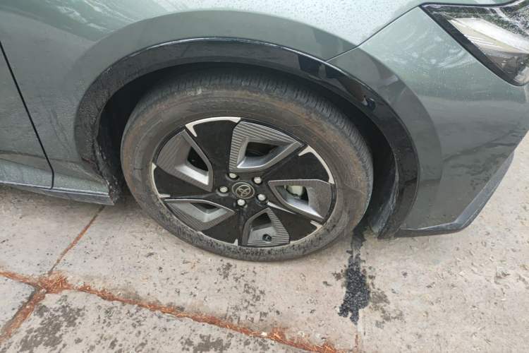 Used Toyota bZ3 2024 517 km Elite PRO Right Front Wheel Hub
