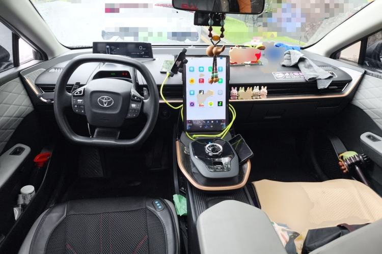 Used Toyota bZ3 2024 517 km Elite PRO Center Console