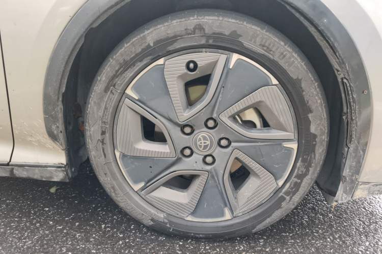 Used Toyota bZ3 2024 517 km Elite PRO Right Front Wheel Hub