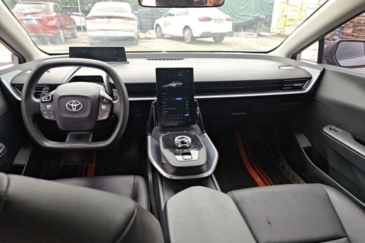 Used Toyota bZ3 2024 517 km Elite PRO Center Console