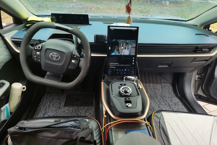 Used Toyota bZ3 2024 517 km Elite PRO Center Console
