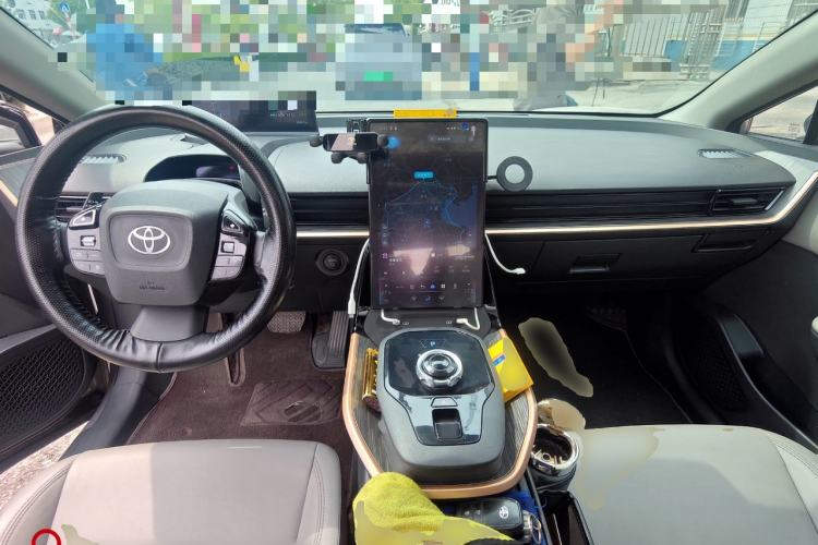 Used Toyota bZ3 2024 517 km Elite PRO Center Console