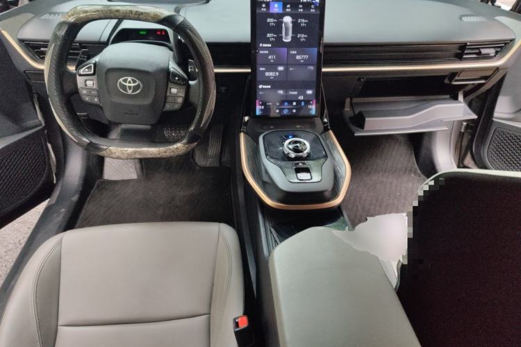 Used Toyota bZ3 2024 517 km Elite PRO Center Console