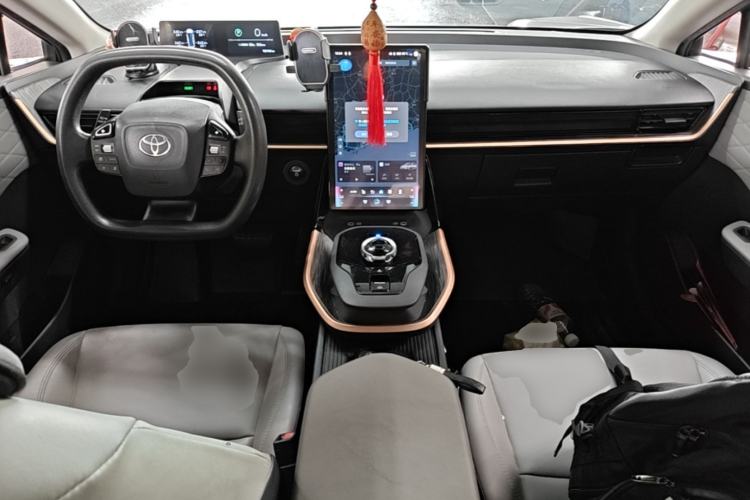 Used Toyota bZ3 2024 616 km Long-Range PRO Center Console