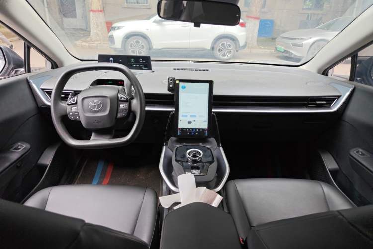 Used Toyota bZ3 2024 517 km Elite PRO Center Console