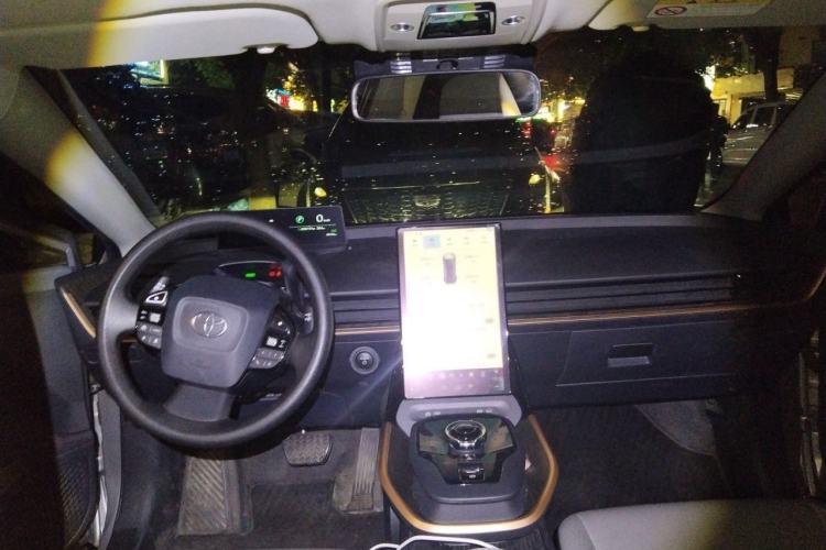 Used Toyota bZ3 2024 517 km Elite PRO Center Console