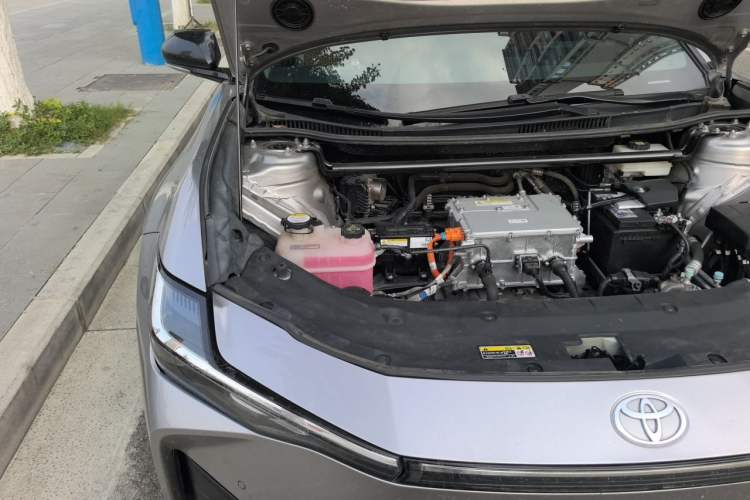 Used Toyota bZ3 2024 517 km Elite PRO Engine Bay Right