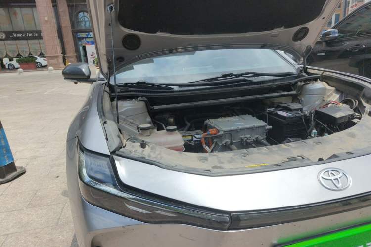 Used Toyota bZ3 2024 517 km Elite PRO Engine Bay Right