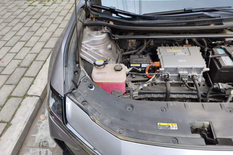 Used Toyota bZ3 2024 517 km Elite PRO Engine Bay Right