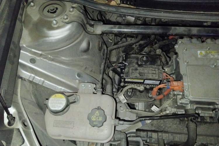 Used Toyota bZ3 2024 517 km Elite PRO Engine Bay Right