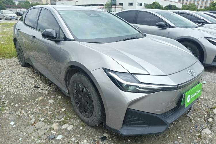 Used Toyota bZ3 2024 517 km Elite PRO Front Right 45 Deg