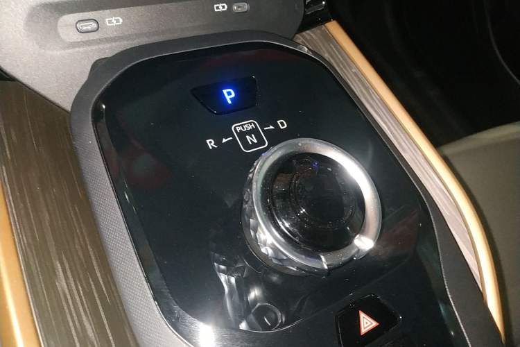 Used Toyota bZ3 2024 517 km Elite PRO Gear Lever