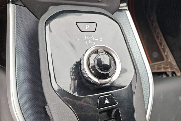 Used Toyota bZ3 2024 517 km Elite PRO Gear Lever