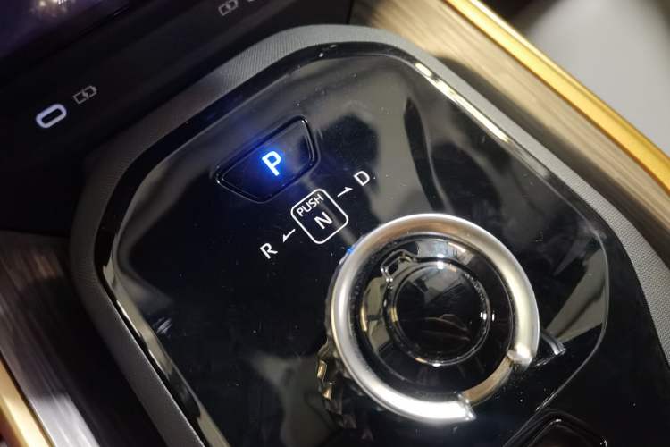 Used Toyota bZ3 2024 517 km Elite PRO Gear Lever