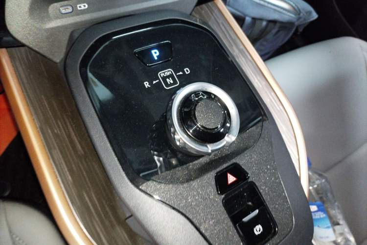 Used Toyota bZ3 2024 517 km Elite PRO Gear Lever