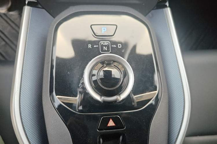 Used Toyota bZ3 2024 517 km Elite PRO Gear Lever