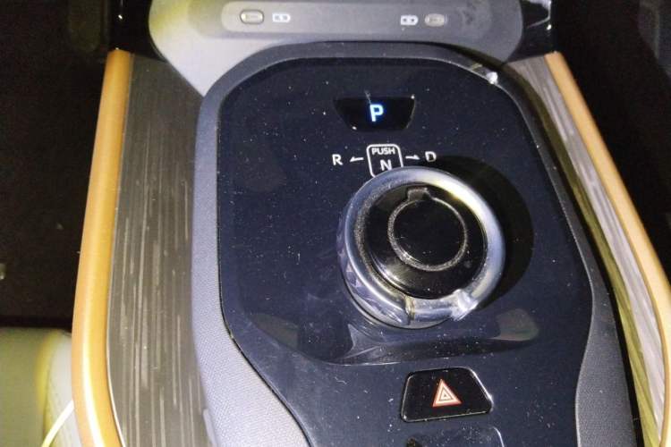 Used Toyota bZ3 2024 517 km Elite PRO Gear Lever