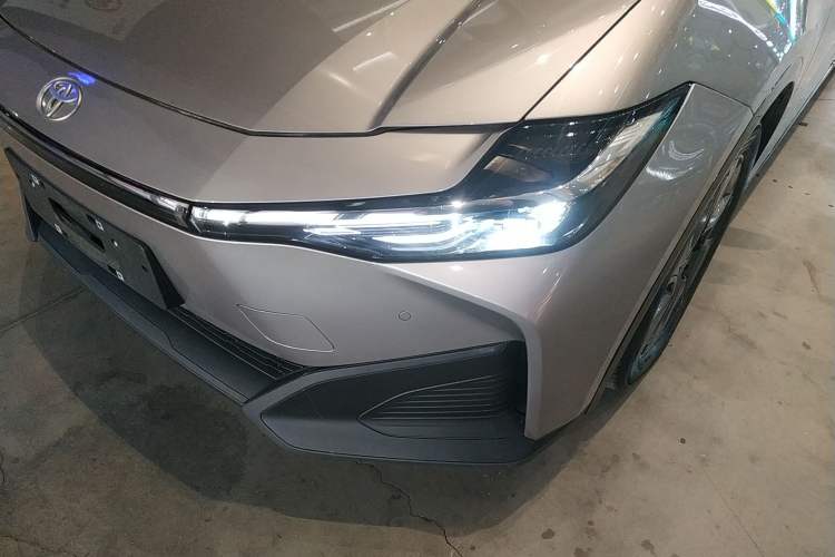 Used Toyota bZ3 2024 517 km Elite PRO Left Front Headlight
