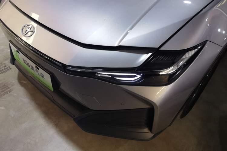 Used Toyota bZ3 2024 517 km Elite PRO Left Front Headlight