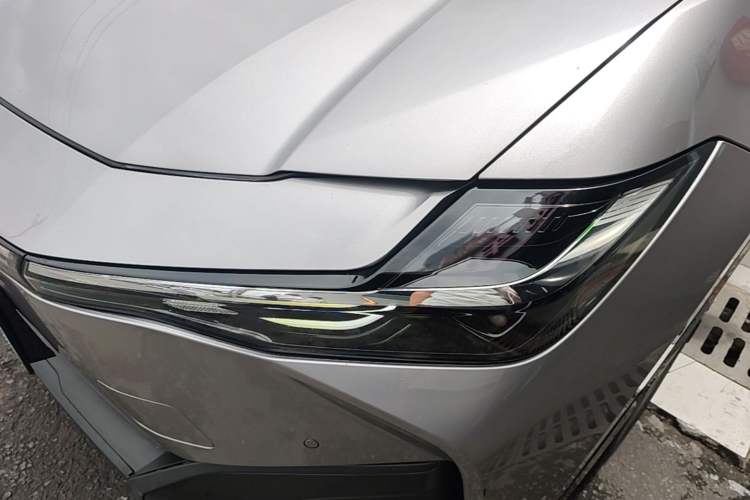 Used Toyota bZ3 2024 517 km Elite PRO Left Front Headlight