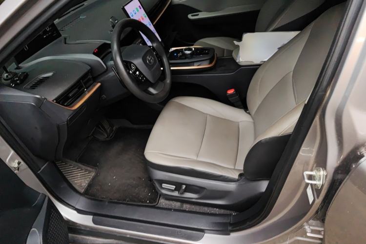 Used Toyota bZ3 2024 517 km Elite PRO Left Front Seat