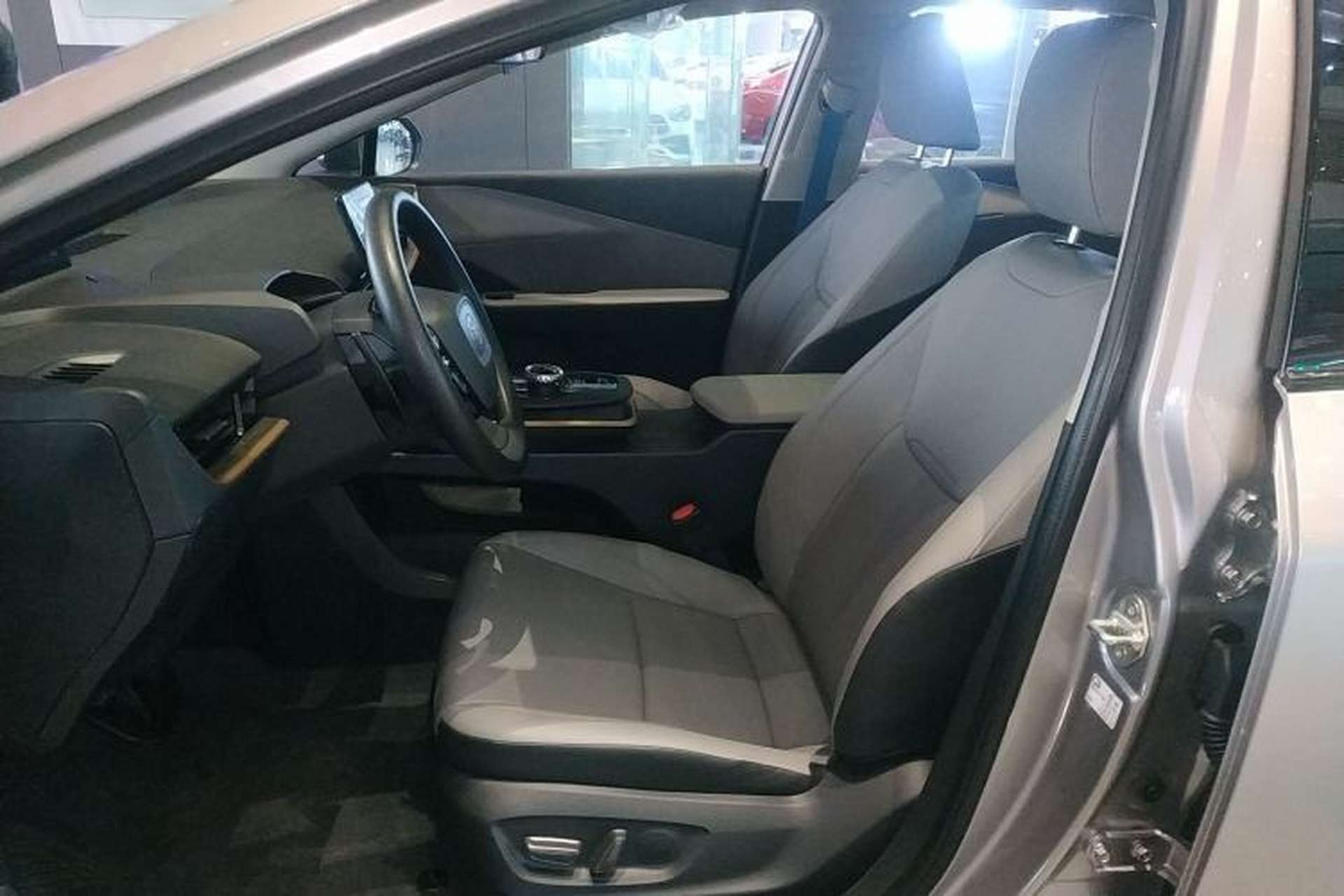 Used Toyota bZ3 2024 517 km Elite PRO Left Front Seat