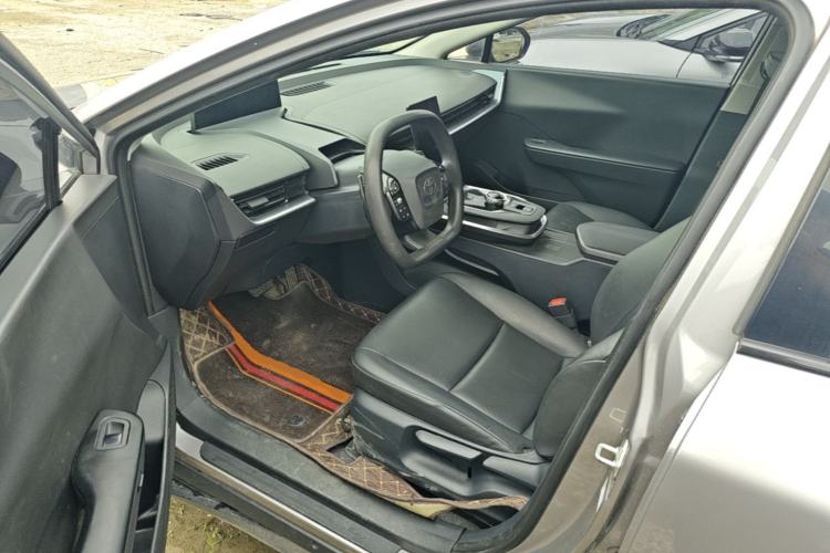 Used Toyota bZ3 2024 517 km Elite PRO Left Front Seat