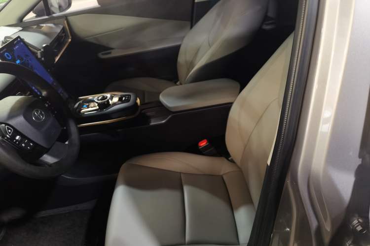 Used Toyota bZ3 2024 517 km Elite PRO Left Front Seat