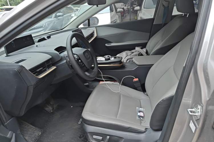 Used Toyota bZ3 2024 517 km Elite PRO Left Front Seat