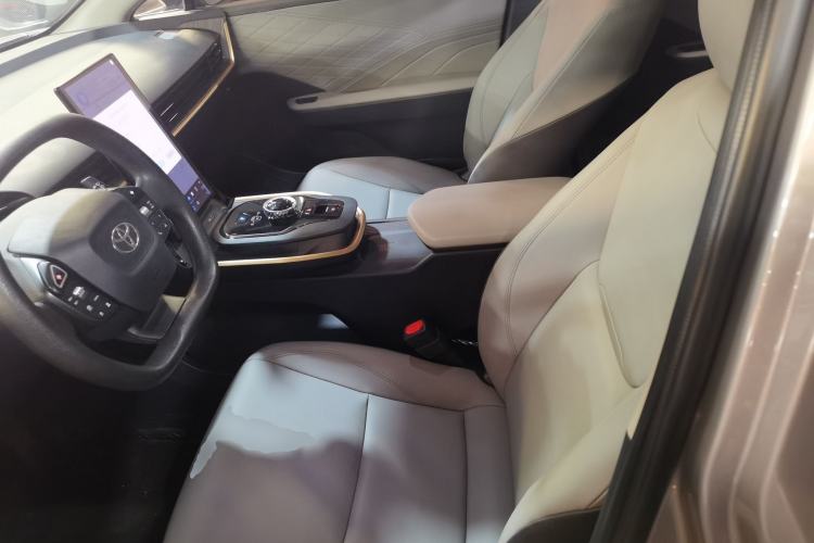 Used Toyota bZ3 2024 517 km Elite PRO Left Front Seat