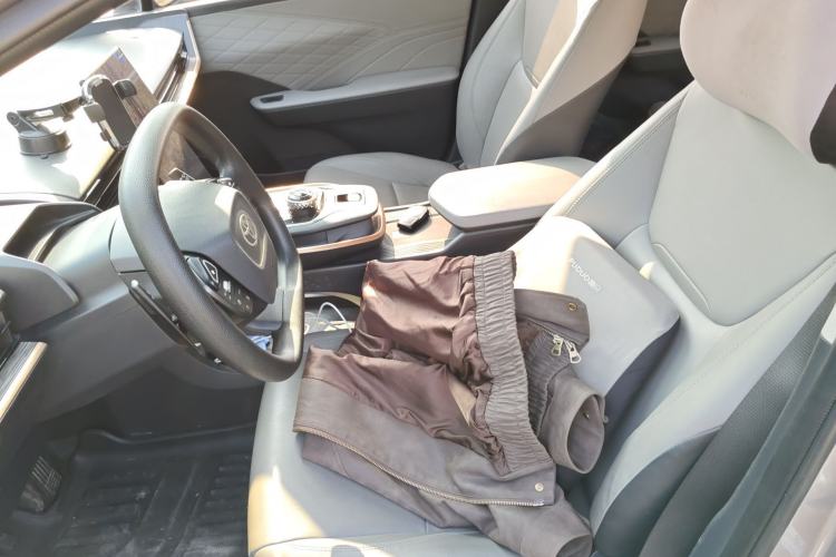 Used Toyota bZ3 2024 517 km Elite PRO Left Front Seat