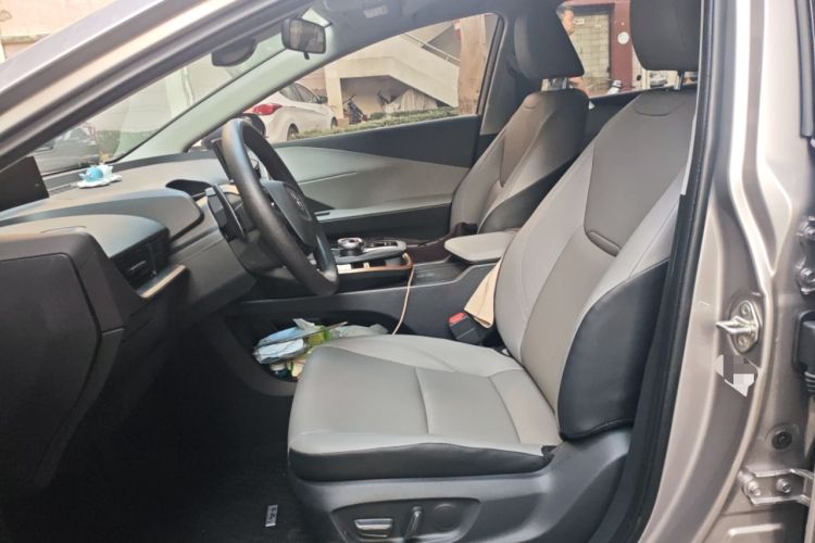 Used Toyota bZ3 2024 517 km Elite PRO Left Front Seat