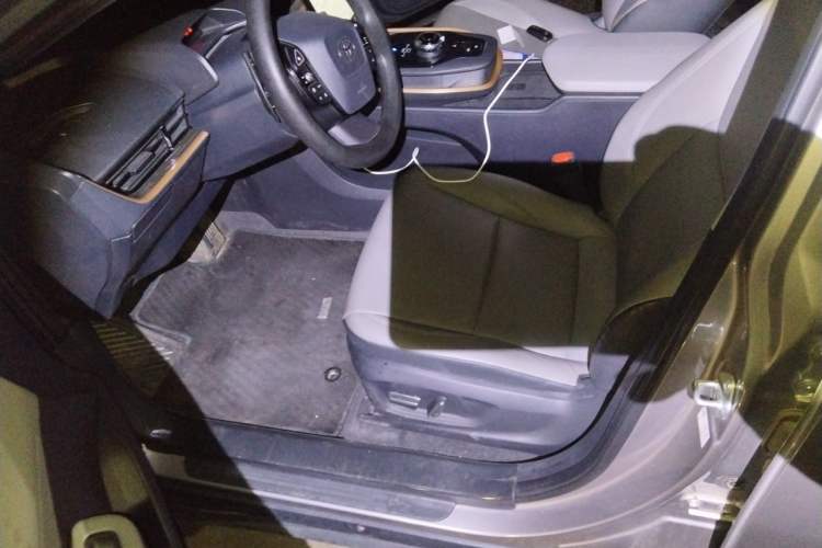 Used Toyota bZ3 2024 517 km Elite PRO Left Front Seat
