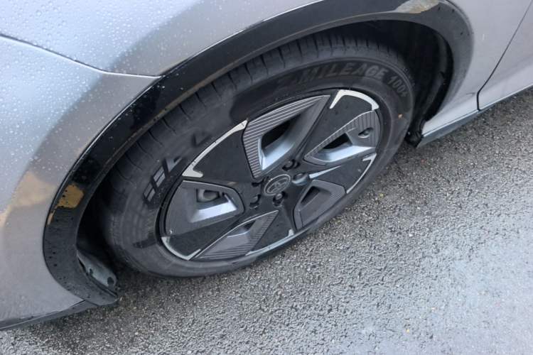 Used Toyota bZ3 2024 517 km Elite PRO Left Front Wheel Hub