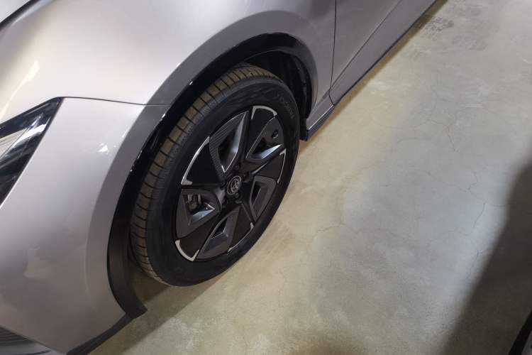 Used Toyota bZ3 2024 517 km Elite PRO Left Front Wheel Hub