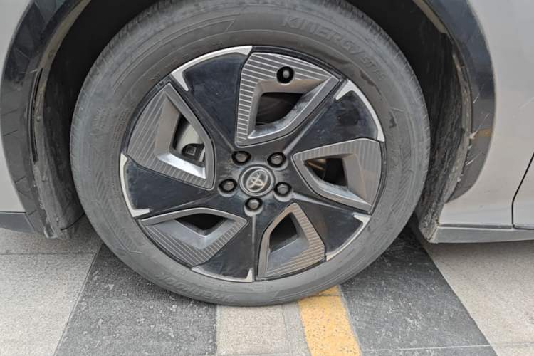 Used Toyota bZ3 2024 517 km Elite PRO Left Front Wheel Hub
