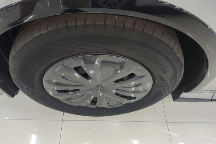 Used Toyota bZ3 2024 517 km Elite PRO Left Front Wheel Hub
