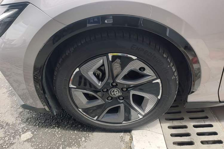 Used Toyota bZ3 2024 517 km Elite PRO Left Front Wheel Hub