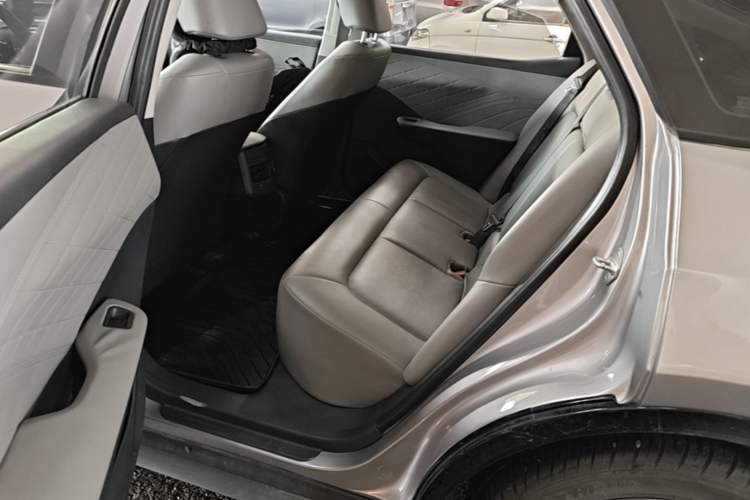Used Toyota bZ3 2024 616 km Long-Range PRO Left Rear Seat