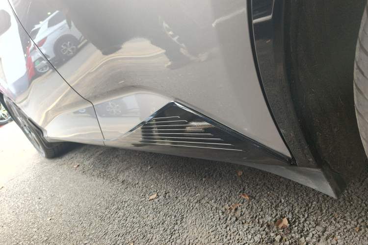 Used Toyota bZ3 2024 517 km Elite PRO Left Side Sill