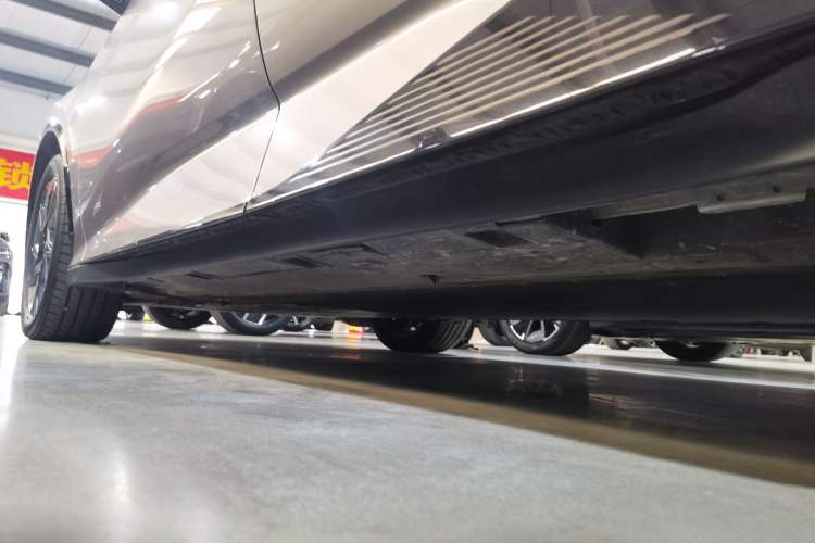 Used Toyota bZ3 2024 517 km Elite PRO Left Side Sill