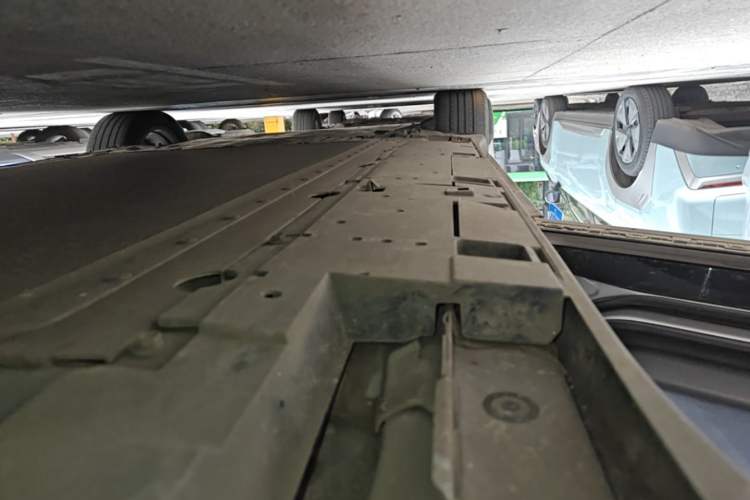 Used Toyota bZ3 2024 517 km Elite PRO Left Side Sill