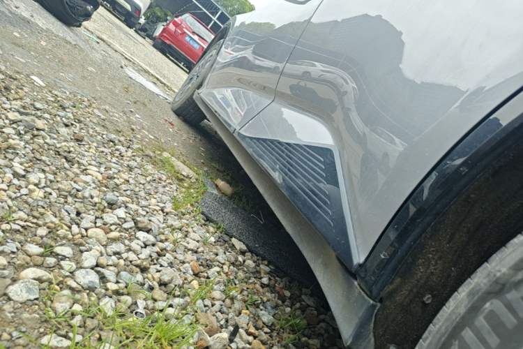 Used Toyota bZ3 2024 517 km Elite PRO Left Side Sill