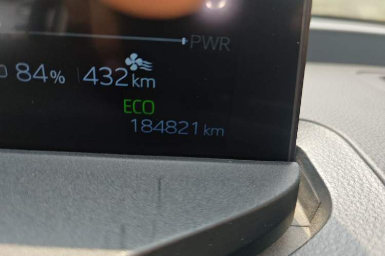 Used Toyota bZ3 2024 517 km Elite PRO Odometer Close Up