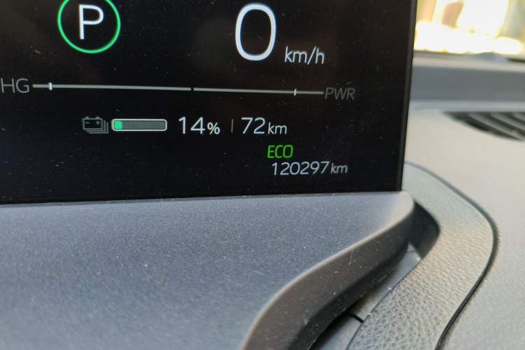 Used Toyota bZ3 2024 517 km Elite PRO Odometer Close Up