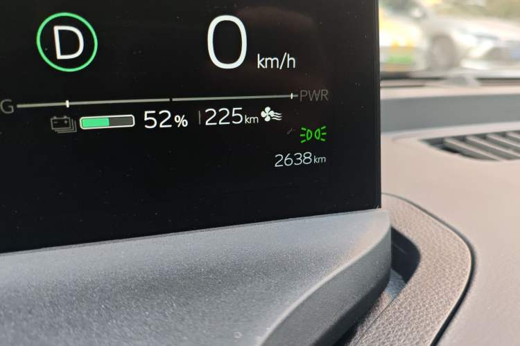 Used Toyota bZ3 2024 517 km Elite PRO Odometer Close Up