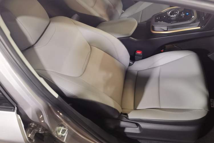 Used Toyota bZ3 2024 517 km Elite PRO Right Front Seat