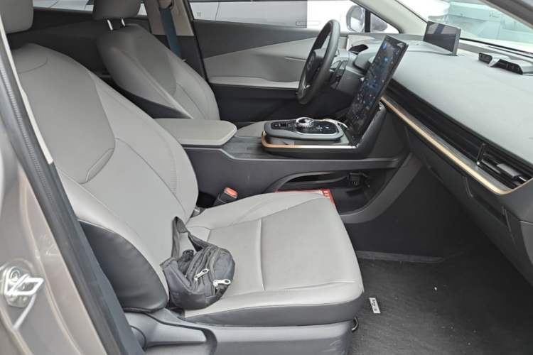 Used Toyota bZ3 2024 517 km Elite PRO Right Front Seat